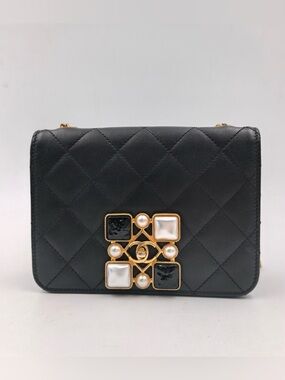 Chanel Quilted Onyx Pearl Flap Crossbody Bag Black